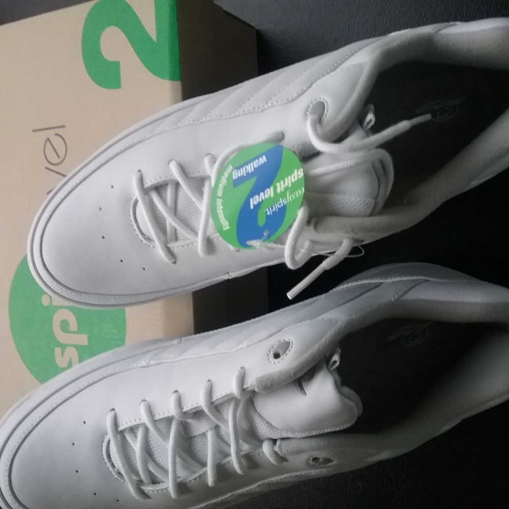 Easy Spirit Jumper Walking Sneakers